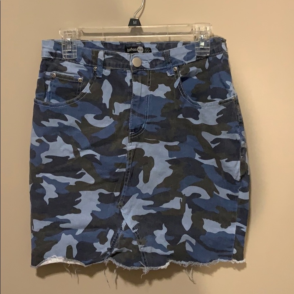 Boohoo blue camo mini skirt